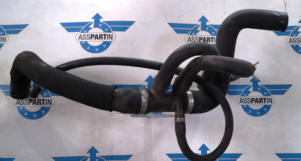 Kühlerschlauch für Volvo C30 C70 S40 V50 Automatik (30792722)